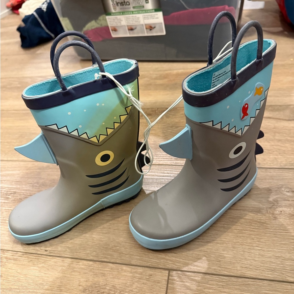Cat & Jack Gray Shark Rain Boots
